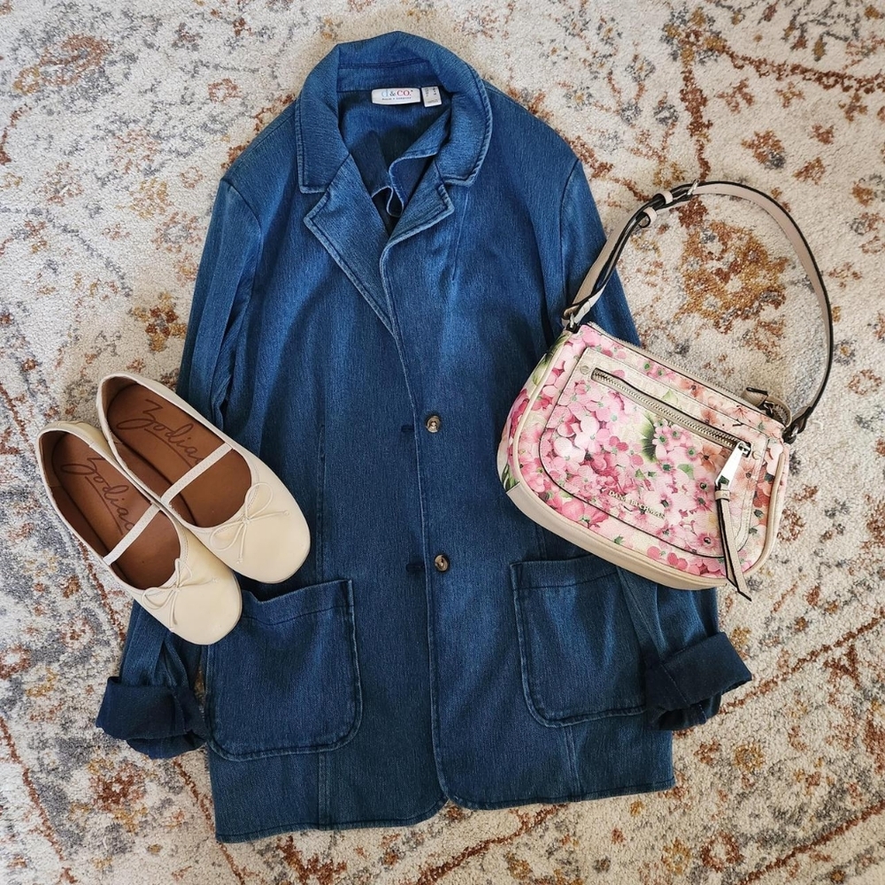 D&Co. blue chic and timeless cotton denim jacket Size S